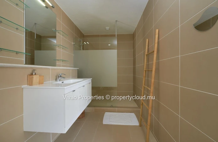 Luxury Penthouse with Stunning Views and Amenities in Mon Choisy - 158m², 3 en-suite Bedrooms, Communal Pool - 525 000€!