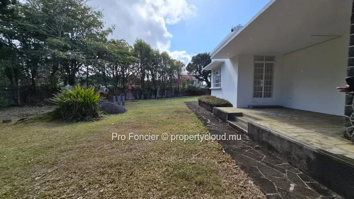 Office for rent in Quatre-Bornes - Well situated