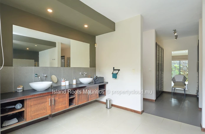 À Vendre : Élégante villa de 3 chambres et un bureau à Grand Baie
