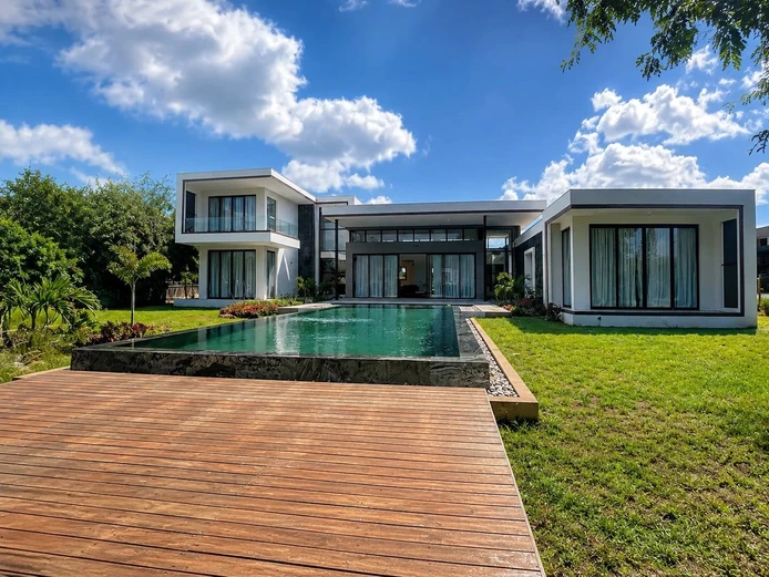 Exceptional 5-Bedroom Villa for Rent - Tamarin