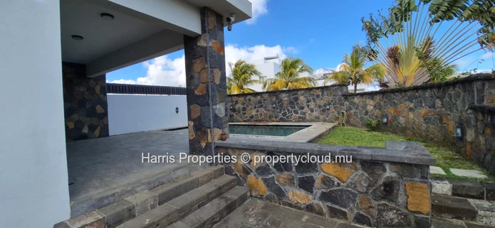 Beautiful individual villa for rent in Mon Choisy 