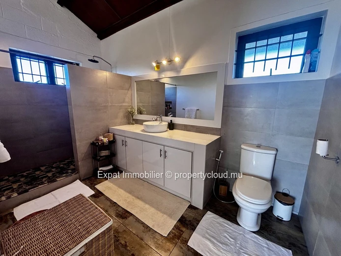 Exceptional 4-Bedroom En-Suite Villa With Infinity Pool – Calodyne