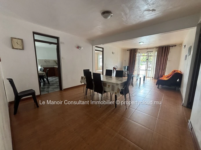 Villa 5 chambres à vendre à Flic en Flac avec jardin
