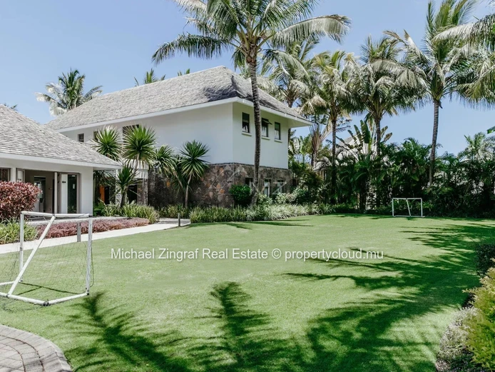 Superb villa in Golf Estate