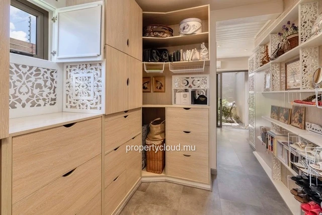 A vendre villa dans une résidence de prestige accessible aux étrangers. A deux minutes du centre de Grand Baie.