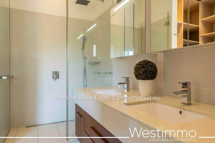 3-bedroom furnished apartment with terrace for rent in Mauritius