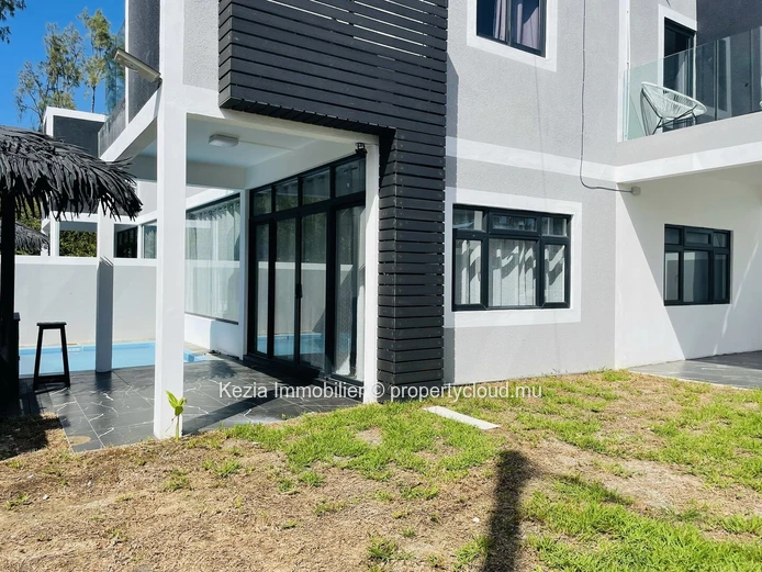 Duplex Contemporain Avec Piscine Privée