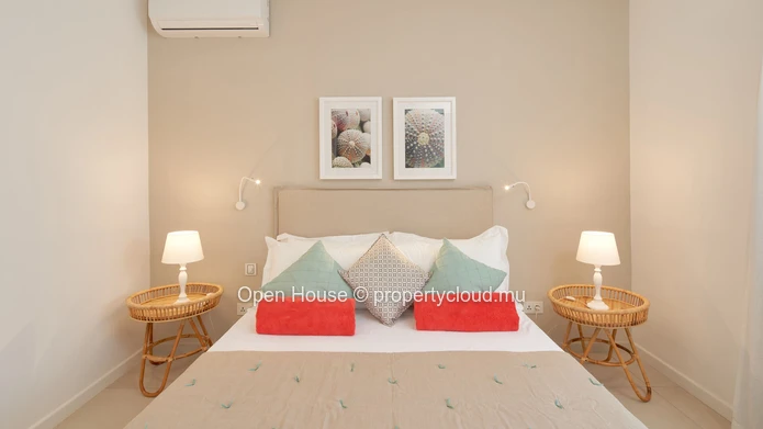 FOR SALE - Apartment R+2 - Pointe aux Canonniers - 3 bedrooms, communal pool, close to the beach - accessible to fore...
