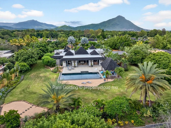 Four-Bedroom Luxury Villa in Tamarina Golf Estate - Private Pool & Beach Club Access