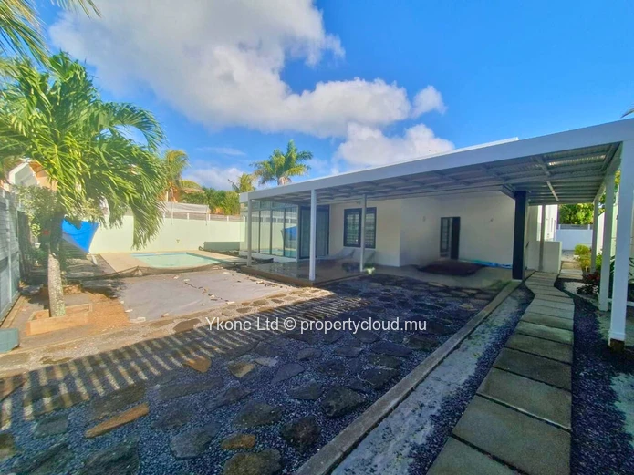 Villa For Sale In Pereybere
