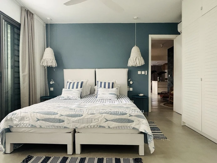Roches Noires - Très beau duplex de 5 chambres avec rooftop et accès mer (Mandat exclusif)