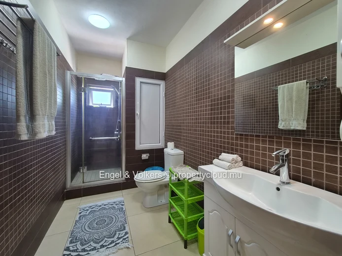 Spacious 3-Bedroom Apartment in a Convenient Coastal Location