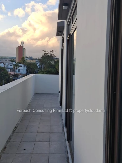 Modern 2 bedrooms apartment available 