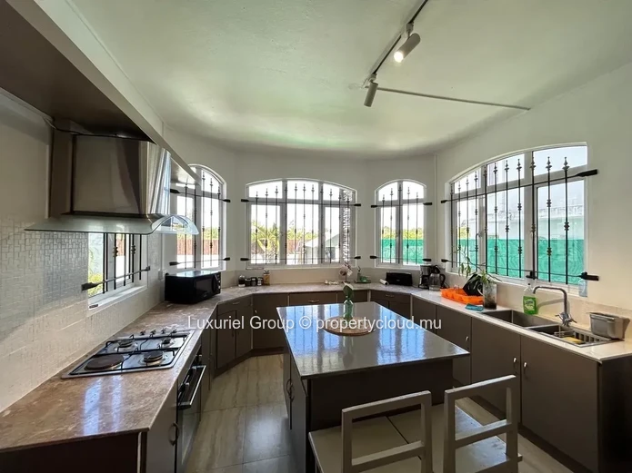 Villa For Rent In Pereybere – Comfortable Family Home With Private Pool