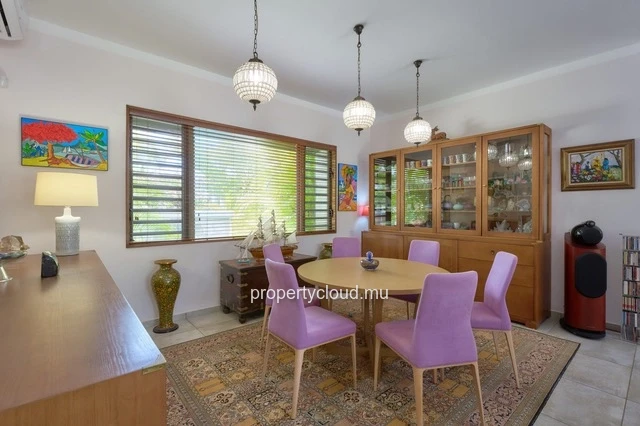 A vendre villa 3 chambres en suite accessible aux étrangers à Balaclava.