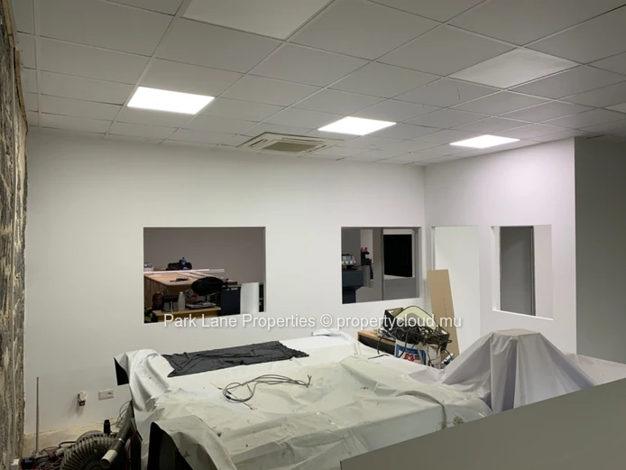 Batiment Commercial avec caractère sur la Route Royale (Mandat exclusif)