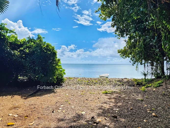 Beachfront land at Baie du Tombeau - ideal for stunning project!