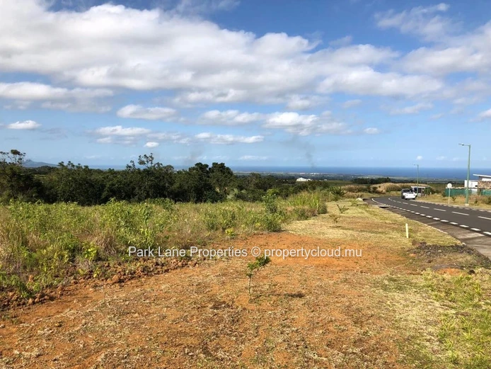 2057 m² in Avalon – Tranquil plot nestled in greenery near golf