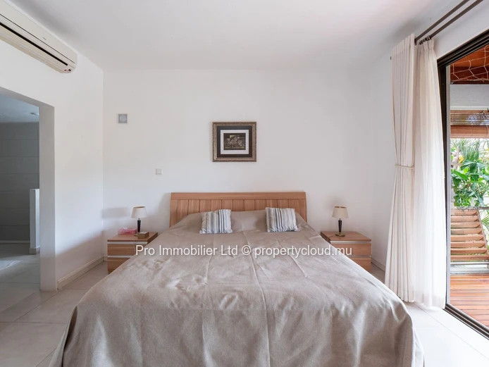 Fully Renovated Duplex With Private Garden And Basement ,Black River