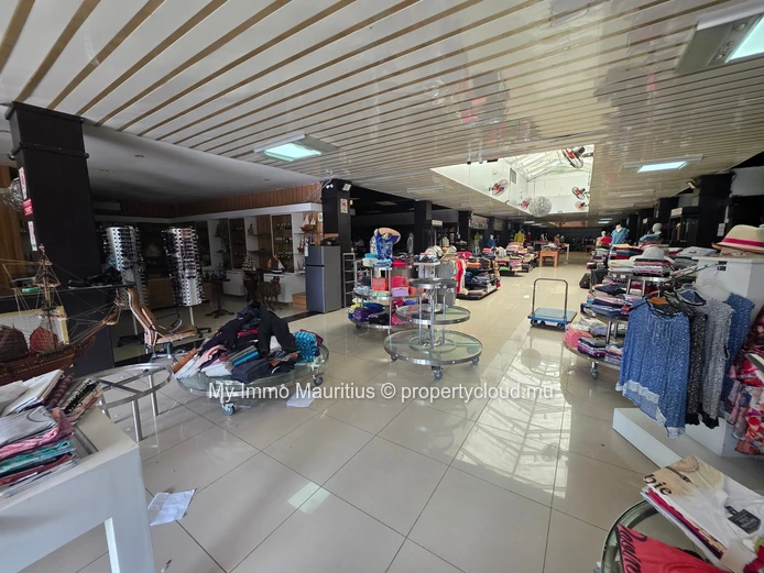 LOCAL COMMERCIAL À LOUER 1200 m2– ARSENAL