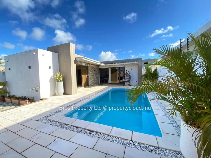 Rs 100,000/month | Modern Fully Furnished 3-Bedroom Villa for Rent in Vingt Pied, Grand Baie