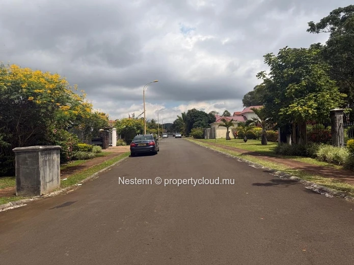 Parcel of land in a high-end, secure estate where lifestyle, comfort, and long-term value meet.