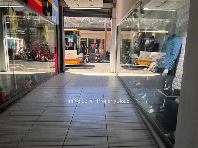 Emplacement commercial - 23m2 - Port Louis - Ref. EM78454VE