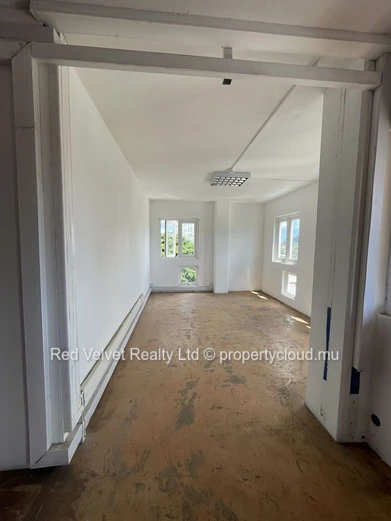 Large 4,000 sqft Office with Wraparound Balcony – Quatre Bornes