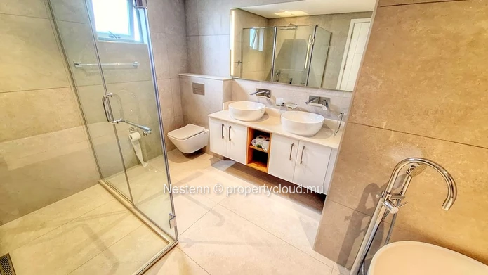 Superbe penthouse flambant neuf de 3 chambres