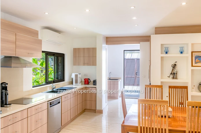 A Grand Sanctuary of Luxury: Expansive 5-Bedroom Villa with Stunning Views & Serene Privacy