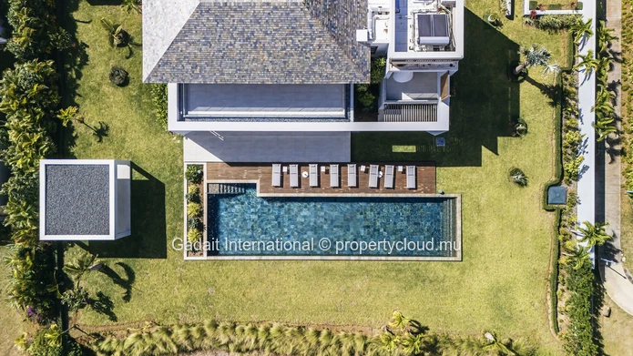 Villa de luxe à vendre à Mont Choisy Golf Estate, Île Maurice. Plus de 1 000 m² habitables, 6 chambres en suite, mais...