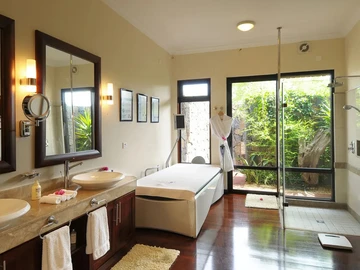 5 Bedroom Villa