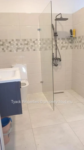 Villa Meublée de 4 Chambres avec Piscine à Vendre à Calodyne