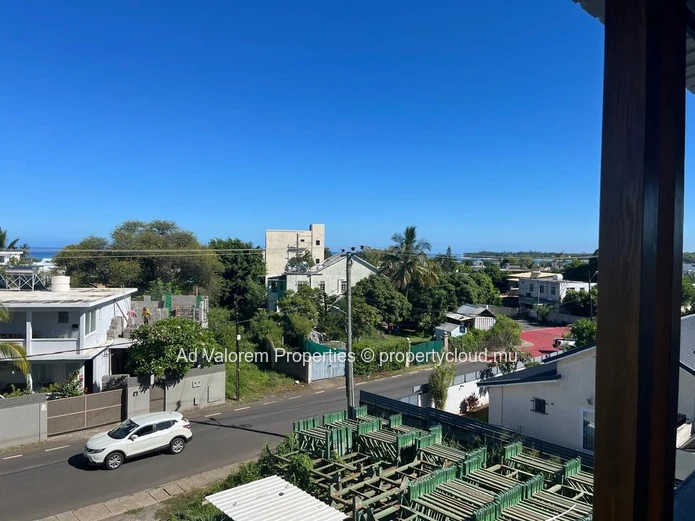 Local Commercial à Louer à Rivière Noire – Emplacement Stratégique & Forte Visibilité