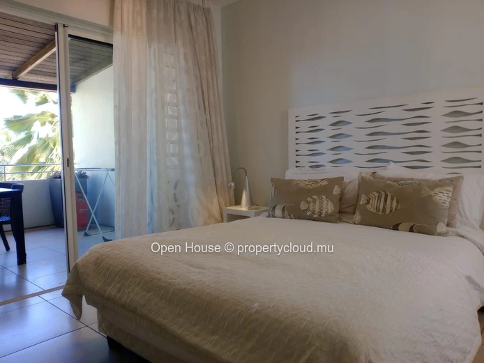 Superb beachfront Penthouse for sale in Pointe aux Biches, 3 bedrooms, communal pool, price Rs 28M. Don't miss out!