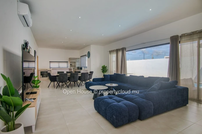 A VENDRE - Marché local - maison entièrement meublée  - Grand Baie, 160m², terrain 380m², 5 chambres, piscine privée,...
