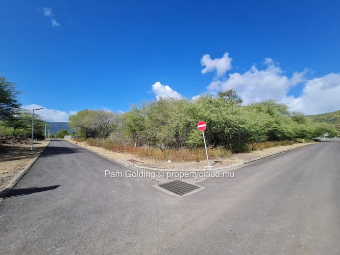 Exceptional Corner Plot in a Peaceful Gated Community – 2,210 m² of Natural Beauty and Potential