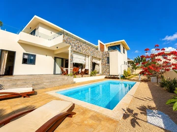 4 Bedroom Villa
