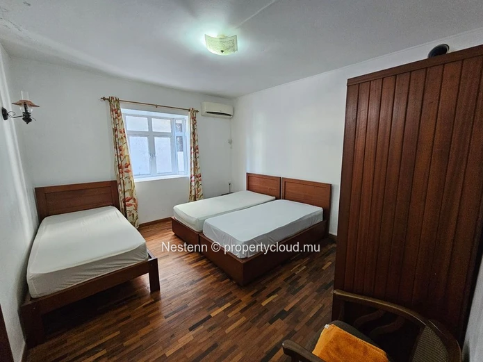Nestenn present this 3 bedrooms apartment well located in Ville Noire