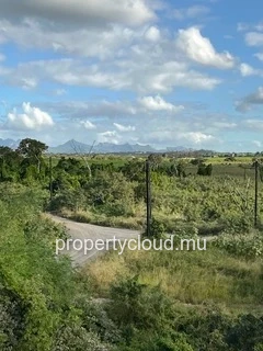 For rent – Superb 3-bedroom en suite apartment with pool and garden in Grand Baie
