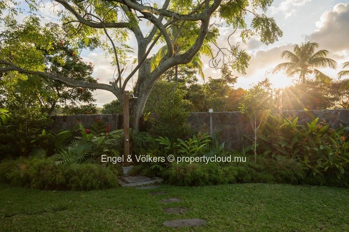 Fully Furnished 5-Bedroom Villa with Pool & Large Garden on Mauritius' East Coast