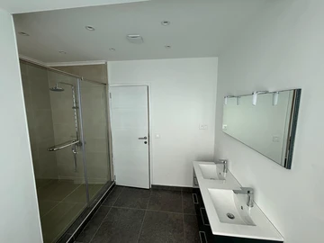 5 Bedroom Villa