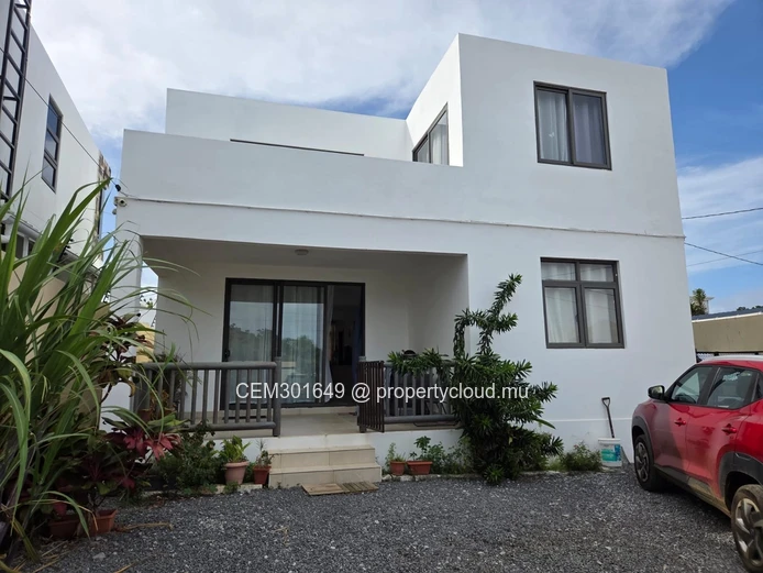 Villa élégante et moderne de 4 chambres à vendre à Grand Gaube