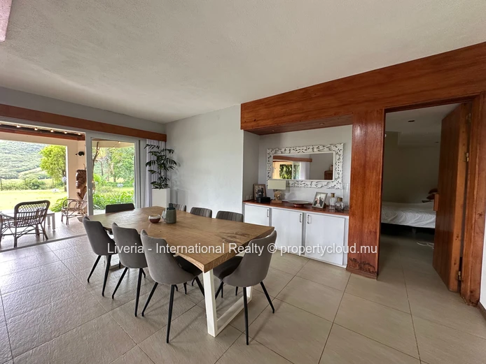 Propriété Privée de 5 Chambres sur 3 500 m² au Domaine de la Grave