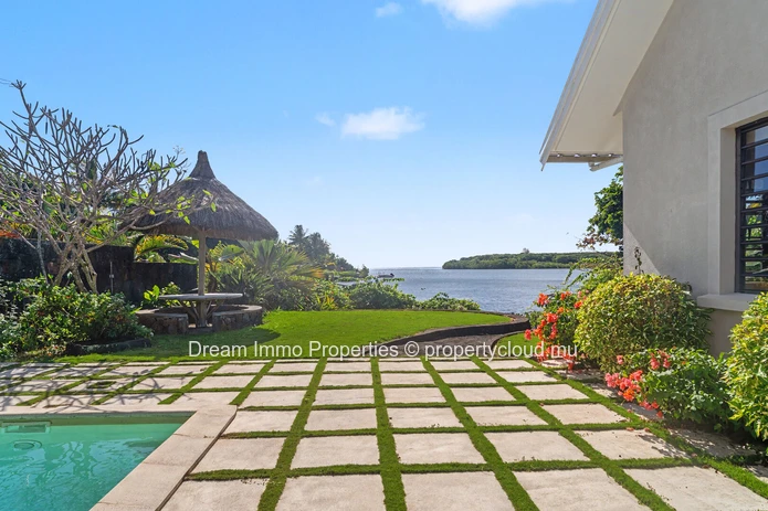 Exclusive 4-bedroom beachfront villa with private pool & ocean view in Poste de Flacq – Mauritius