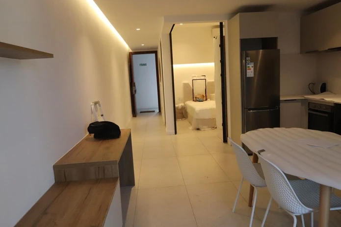 Élégance côtière et confort douillet : un havre de paix moderne à une chambre en bord de mer