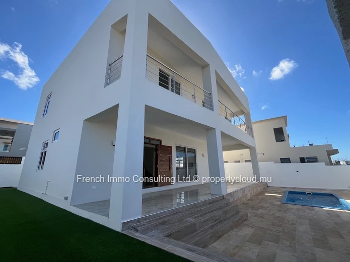 Villa neuve en vente locale, 5 chambres, piscine