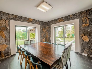5 Bedroom Villa