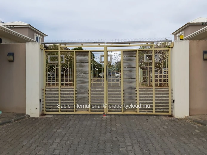 Villa à louer à Péreybère avec piscine commune, jardin et commodités modernes - Idéal pour les familles