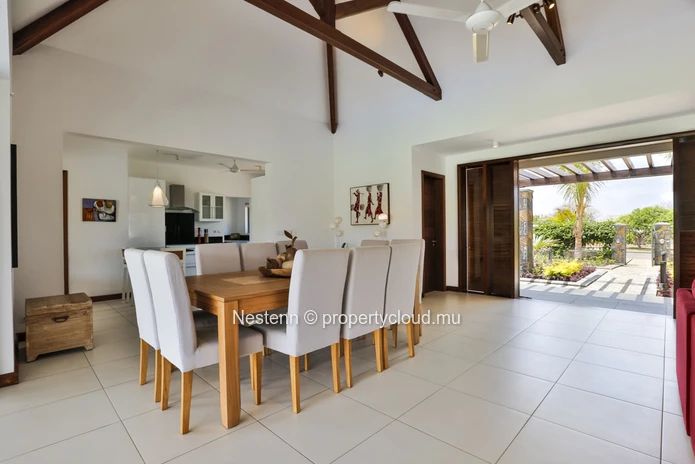 Modern villa of 4 bedrooms in a secure residence